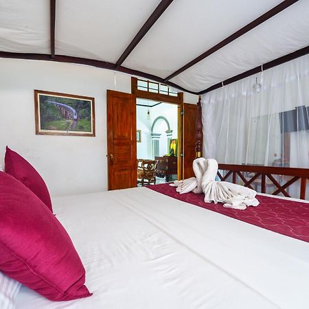 Villa 80 Bentota Bagian luar foto