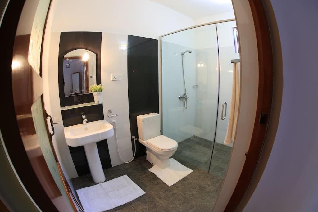 Villa 80 Bentota Bagian luar foto